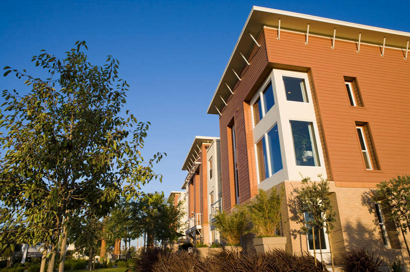 无人,家,横图,室外,白天,仰视,植物,别墅,窗户,美国,阴影,光线,影子,房屋,墙,屋子,公寓,洋房,楼房,玻璃窗,墙壁,墙面,住宅,树,树木,蓝色,绿色,蓝天,天空,阳光,自然,天,生长,晴朗,成长,北美,北美洲,加利福尼亚,美洲,加州,加利福尼亚州,万里无云,金州,黄金州,北亚美利加洲,亚美利加洲,文图拉县,奥克斯纳德,晴空,晴空万里,彩图,低角度拍摄,房子,美利坚合众国