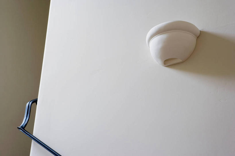 无人,栏杆,横图,室内,特写,白天,仰视,静物,照明,阴影,反射,影子,墙,围栏,灯光,护栏,墙壁,墙面,灯,灯具,照亮,照明设备,床头灯,彩图,低角度拍摄