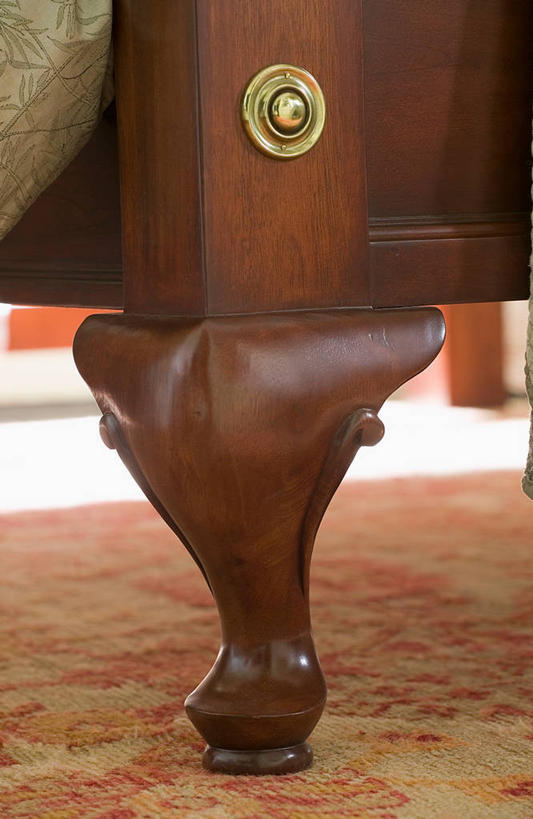 无人,竖图,室内,特写,白天,正面,地毯,静物,椅子,阴影,装饰,编织,反射,木制,影子,手工艺品,木椅,织物,木制品,工艺品,华丽,修饰,点缀,衬托,美观,雅致,雅观,彩图,波斯地毯