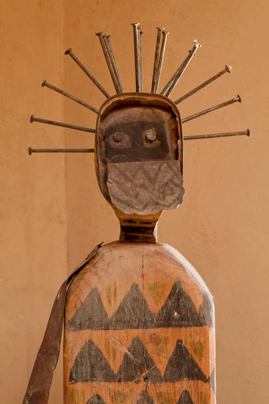 无人,竖图,室内,特写,白天,正面,摆设,静物,阴影,艺术,装饰,反射,娃娃,玩偶,影子,墙,文化,墙壁,墙面,装饰品,模型,装饰物,工艺品,华丽,修饰,点缀,高雅,饰物,简洁,衬托,美观,雅致,雅观,彩图