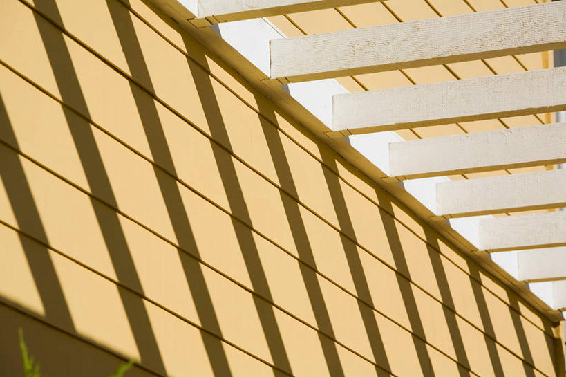 无人,家,栏杆,横图,室外,特写,白天,仰视,美国,阴影,光线,影子,房屋,墙,屋子,围栏,护栏,楼房,墙壁,墙面,住宅,阳光,北美,北美洲,加利福尼亚,美洲,加州,加利福尼亚州,金州,黄金州,北亚美利加洲,亚美利加洲,文图拉县,奥克斯纳德,彩图,低角度拍摄,房子,美利坚合众国