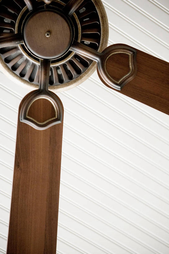 无人,竖图,室内,特写,白天,仰视,天花板,静物,阴影,反射,电器,影子,风扇,夏季,清凉,凉爽,白色,夏天,吊扇,电风扇,电扇,家电,家用电器,彩图,低角度拍摄,小家电