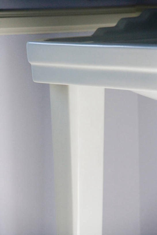 无人,竖图,室内,特写,白天,正面,静物,阴影,反射,水槽,影子,墙,水斗,墙壁,墙面,白色,彩图