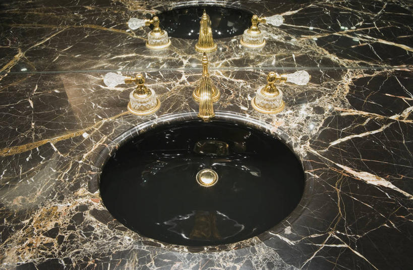 无人,家,横图,俯视,室内,特写,白天,别墅,家具,卫生间,洗手间,装修,桌面,桌子,建筑,静物,欧式,阴影,装饰,反射,纹路,水槽,水龙头,纹理,影子,房屋,屋子,大理石,公寓,豪华,建设,现代,水斗,装潢,洋房,楼房,开关,住宅,室内装潢,打开,样板房,明亮,阀门,舒适,家居装潢,开启,房屋设计,地中海风格,古典风格,简约风格,室内设计,宽敞,肌理,样板房装潢,大理石制品,水咀,设计,厕所,彩图,高角度拍摄,房子