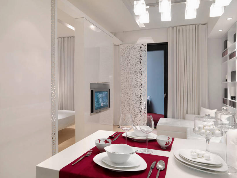 无人,家,横图,室内,白天,正面,别墅,餐桌,窗户,窗帘,家具,装修,桌面,桌子,建筑,餐具,电视,照明,欧式,环保,装饰,布料,叉子,刀叉,刀子,碟子,盘,陶瓷,饭厅,房屋,屋子,公寓,灯光,陶瓷制品,豪华,布纹,建设,现代,装潢,洋房,楼房,顶灯,玻璃窗,住宅,灯,桌布,绿色,帘子,盘子,餐巾,容器,灯具,碟,室内装潢,台布,碗,液晶电视,遮阳,清晰,轻薄,能源,餐台,储藏,华丽,修饰,样板房,明亮,照亮,回收,点缀,资源,舒适,家居装潢,照明设备,储存,彩电,餐刀,房屋设计,地中海风格,古典风格,简约风格,利用,室内设计,便携,低碳,宽敞,餐叉,循环,样板房装潢,衬托,美观,雅致,雅观,彩色电视机,持续,设计,电视机,进餐用具,餐桌布,彩图,房子,贮存,高清