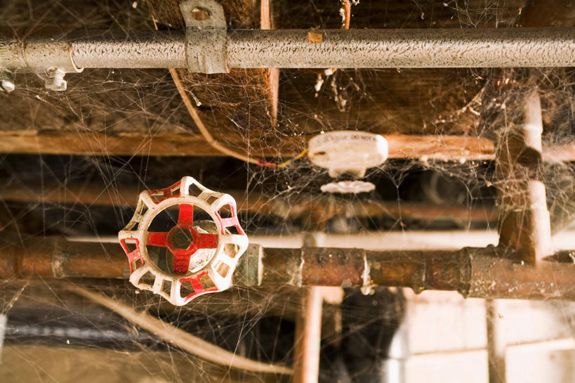 无人,横图,室内,特写,白天,正面,静物,金属制品,阴影,朦胧,模糊,反射,金属,蜘蛛网,网,影子,管道,阀门,调节,蜘蛛丝,蛛网,捕杀,猎取,蛛丝,稳压,彩图,截止,导流,分流