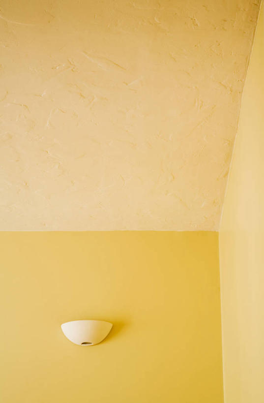 无人,家,竖图,室内,白天,仰视,别墅,家具,装修,建筑,照明,欧式,阴影,装饰,透明,反射,壁灯,影子,房屋,墙,屋子,公寓,灯光,豪华,辉煌,建设,现代,装潢,洋房,楼房,墙壁,墙面,住宅,灯,黄色,灯具,室内装潢,健康,活泼,希望,暖色,样板房,明亮,照亮,舒适,家居装潢,照明设备,房屋设计,地中海风格,古典风格,简约风格,光辉,室内设计,宽敞,一盏,样板房装潢,光明,功名,轻快,设计,彩图,低角度拍摄,房子