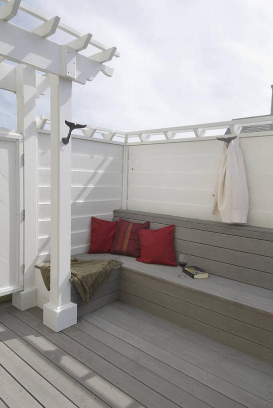 无人,家,露台,竖图,室外,白天,正面,度假,美景,靠垫,阳台,城市风光,城市,椅子,美国,阴影,光线,影子,房屋,木椅,屋子,景观,靠枕,娱乐,楼房,住宅,蓝色,蓝天,天空,阳光,垫子,枕头,天,享受,休闲,景色,放松,晴朗,北美,北美洲,加利福尼亚,美洲,加州,加利福尼亚州,万里无云,金州,黄金州,北亚美利加洲,亚美利加洲,圣马特奥县,圣马特奥,晴空,晴空万里,彩图,房子,露天阳台,半月湾,美利坚合众国,圣马刁,圣马刁县