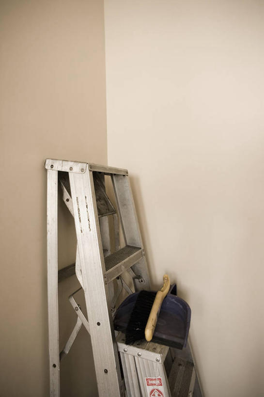 无人,攀登,竖图,室内,特写,白天,正面,静物,阴影,反射,梯子,影子,阶梯,墙,墙壁,墙面,一个,灰色,爬,单个,上升,人字梯,登高,攀爬,彩图