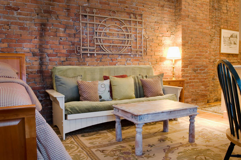 无人,家,客厅,横图,室内,白天,正面,绘画,建材,别墅,地板,地毯,家具,靠垫,沙发,台灯,装修,桌子,建筑,椅子,照明,欧式,一把,许多,阴影,艺术,装饰,编织,光线,木制,材料,影子,砖,砖块,手工艺品,房屋,墙,屋子,公寓,灯光,靠枕,织物,地面,很多,古典,豪华,茶几,文化,建设,现代,装潢,洋房,楼房,木地板,墙壁,墙面,住宅,灯,排列,一个,绿色,木制品,工艺品,灯具,垫子,室内装潢,枕头,品味,砖头,建造,单个,华丽,修饰,样板房,明亮,照亮,美术,点缀,起居室,高雅,舒适,家居装潢,照明设备,挂画,房屋设计,地中海风格,古典风格,简约风格,布艺沙发,室内设计,宽敞,样板房装潢,美学,衬托,美观,雅致,雅观,摆列,客堂,三人沙发,设计,装饰画,石料,彩图,房子,砌墙砖,布列,分列