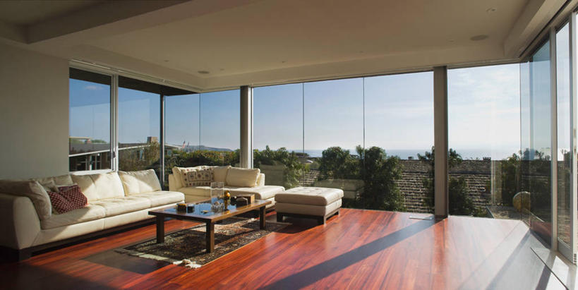 无人,家,客厅,横图,室内,白天,正面,别墅,窗户,地板,地毯,家具,落地窗,沙发,天花板,装修,桌子,建筑,玻璃,欧式,阴影,朦胧,模糊,装饰,编织,反射,影子,手工艺品,房屋,墙,屋子,公寓,织物,地面,豪华,茶几,建设,现代,装潢,洋房,楼房,木地板,玻璃窗,墙壁,墙面,住宅,玻璃制品,白色,工艺品,室内装潢,华丽,修饰,样板房,明亮,点缀,起居室,舒适,家居装潢,房屋设计,地中海风格,古典风格,简约风格,布艺沙发,室内设计,宽敞,样板房装潢,衬托,美观,雅致,雅观,客堂,三人沙发,设计,彩图,房子