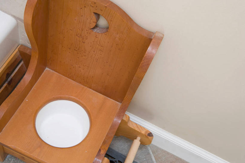 无人,横图,俯视,室内,特写,白天,生活用品,卫生间,洗手间,静物,阴影,反射,木制,影子,马桶,墙,墙壁,墙面,一个,白色,木制品,座便器,单个,卫浴,子孙桶,厕所,彩图,高角度拍摄