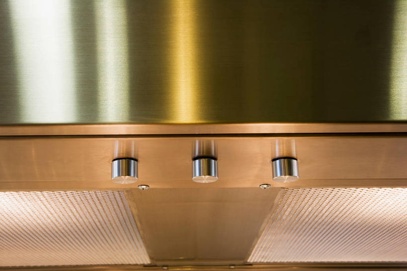 无人,横图,室内,特写,白天,正面,零件,电路,厨房,静物,厨具,金属制品,一排,关闭,阴影,朦胧,模糊,整齐,反射,金属,工具,影子,干净,开关,排列,三个,一个,按钮,打开,单个,油烟机,卫生,吸油烟机,开启,队列,闭合,彩图,灶间