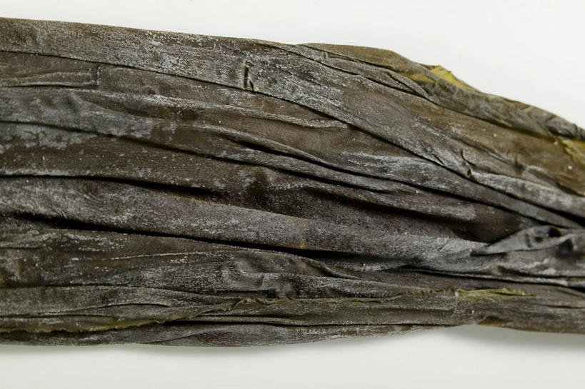 无人,横图,俯视,室内,特写,白天,白色背景,桌面,桌子,蔬菜,阴影,新鲜,反射,木制,影子,海带,食品,食物,绿色,灰色,木制品,海藻,摄影,有机食品,绿色食品,影棚,海草,江白菜,彩图,高角度拍摄,影棚拍摄,拍摄