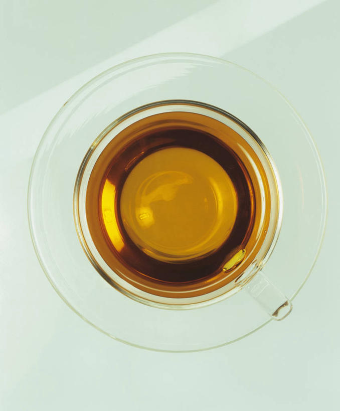 无人,竖图,俯视,室内,特写,白天,幸福,餐桌,茶,桌子,杯子,绿色背景,阴影,反射,影子,红茶,茶叶,一杯,娱乐,玻璃制品,一个,水杯,享受,休闲,温馨,放松,乐趣,摄影,影棚,单个,餐台,提神,舒适,醒脑,玻璃杯,彩图,高角度拍摄,影棚拍摄,拍摄