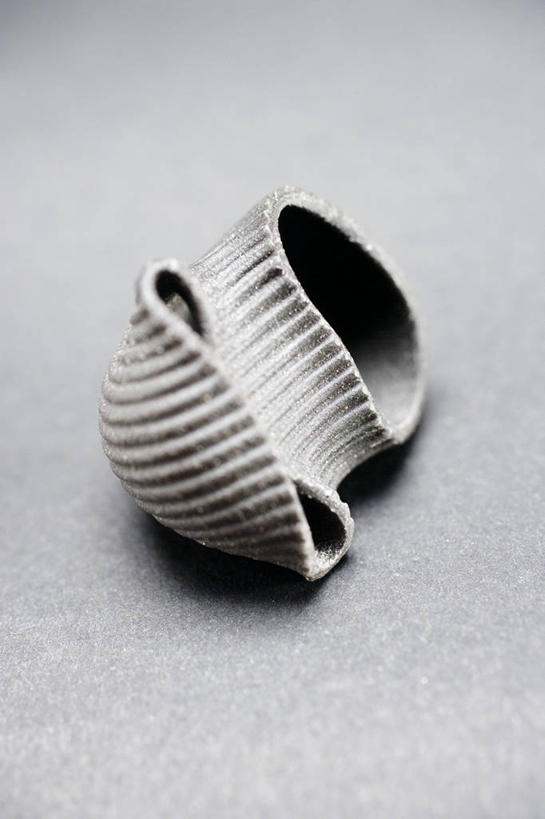 面食,面条,意大利面,无人,竖图,俯视,室内,特写,白天,西餐,餐桌,桌子,阴影,灰色背景,反射,影子,面,料理,食品,食物,一个,灰色,西式,摄影,影棚,单个,餐台,贝壳面,彩图,高角度拍摄,影棚拍摄,拍摄