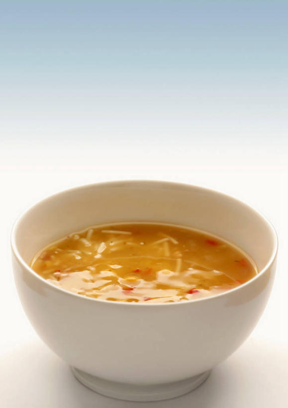 无人,竖图,俯视,室内,特写,白天,白色背景,烹饪,西餐,餐桌,桌子,阴影,反射,影子,陶瓷,鸡肉,肉,汤,料理,食品,陶瓷制品,菜肴,美食,肉类,食物,一个,白色,容器,碗,西式,摄影,佳肴,影棚,单个,餐台,储藏,储存,肉食,鸡汤,彩图,高角度拍摄,影棚拍摄,拍摄,贮存