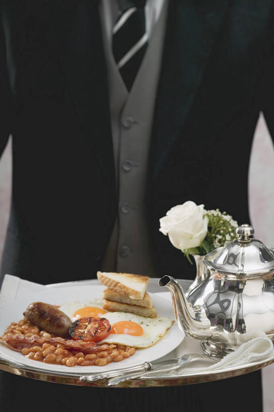 西方人,一个人,站,竖图,室内,特写,白天,白色背景,正面,衬衫,西装,烹饪,西餐,蔬菜,土豆,餐具,欧洲,欧洲人,仅一个男性,仅一个人,阴影,套装,正装,新鲜,盛开,反射,碟子,盘,影子,蛋,荷包蛋,鸡蛋,煎蛋,肉,料理,食品,领带,花蕾,职业装,猪肉,菜肴,美食,肉类,花,花瓣,花朵,鲜花,食物,仅一个年轻男性,盘子,碟,花苞,花蕊,站着,西式,摄影,佳肴,有机食品,绿色食品,影棚,肉食,佣人,豚肉,馍馍蛋,卵,仆人,家丁,仆役,西崽,煎鸡蛋,男人,男性,年轻男性,白种人,洋芋,山药蛋,马铃薯,站立,半身,彩图,影棚拍摄,衬衣,拍摄