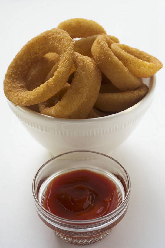 无人,竖图,俯视,室内,特写,白天,白色背景,烹饪,西餐,餐桌,桌子,玻璃,一堆,许多,阴影,堆叠,堆积,透明,反射,影子,陶瓷,调料,酱料,酱汁,茄汁,佐料,料理,食品,陶瓷制品,调味品,调味料,番茄酱,洋葱圈,酱,菜肴,美食,玻璃制品,食物,黄色,容器,碗,快餐,西式,摄影,佳肴,影棚,餐台,储藏,堆,储存,西式快餐,垃圾食品,通明,彩图,高角度拍摄,影棚拍摄,拍摄,贮存