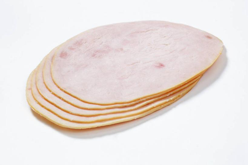 无人,横图,俯视,室内,特写,白天,白色背景,餐桌,桌子,一堆,许多,阴影,堆叠,堆积,反射,影子,肉,火腿,猪肉,肉类,腌制,摄影,影棚,餐台,堆,肉食,豚肉,熏制,火肉,兰熏,猪腿,彩图,高角度拍摄,影棚拍摄,拍摄