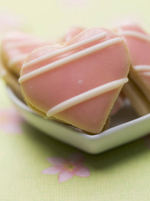 点心,无人,竖图,俯视,室内,特写,白天,爱情,餐桌,桌子,餐具,一堆,许多,阴影,堆叠,堆积,爱心,朦胧,模糊,反射,碟子,盘,影子,食品,曲奇,浪漫,食物,一个,白色,盘子,碟,饼干,零食,温暖,温馨,心形,恩爱,摄影,影棚,单个,餐台,堆,和睦,曲奇饼,曲奇饼干,心型,彩图,高角度拍摄,影棚拍摄,拍摄,融洽