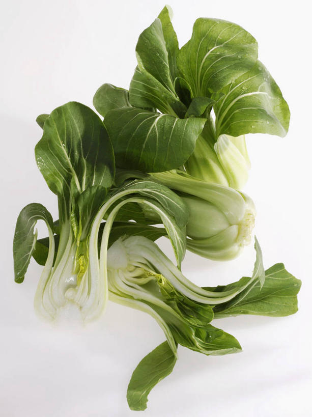 无人,竖图,俯视,室内,特写,白天,白色背景,餐桌,桌子,蔬菜,椰菜,卷心菜,许多,阴影,新鲜,反射,影子,食品,食物,甘蓝,摄影,有机食品,绿色食品,影棚,餐台,结球甘蓝,甘兰,包心菜,彩图,高角度拍摄,影棚拍摄,拍摄