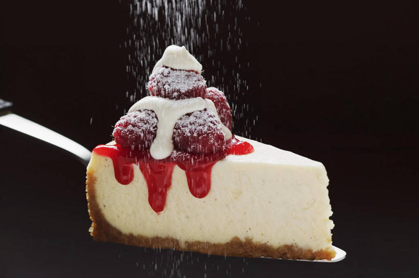 点心,无人,横图,室内,特写,白天,正面,下午茶,桌面,桌子,浆果,水果,金属制品,一块,阴影,黑色背景,新鲜,反射,金属,木制,铲子,粉末,影子,桑葚,调料,酱料,酱汁,生食,佐料,食品,甜点,甜品,果实,调味品,调味料,酱,食物,糕点,木制品,果酱,甜食,奶油,覆盆子,粉,摄影,有机食品,绿色食品,影棚,乳制品,下降,降落,粉状,粉剂,果子酱,激凌,克林姆,淇淋,降低,下跌,下落,彩图,影棚拍摄,拍摄,蛋糕