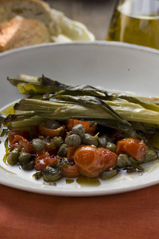 点心,面包,无人,竖图,俯视,室内,特写,白天,植物,桌面,桌子,橄榄,蔬菜,西红柿,小番茄,餐具,水果,阴影,新鲜,反射,木制,碟子,盘,影子,韭菜,食用油,油,橄榄油,食品,面点,草药,中药,玻璃制品,食物,糕点,一个,盘子,玻璃瓶,木制品,瓶子,碟,有机食品,绿色食品,单个,药材,中草药,起阳草,马槟榔,植物油,中药材,本草,韭,山韭,长生韭,马金囊,水槟榔,紫槟榔,马金南,山槟榔,太极子,屈头鸡,小西红柿,樱桃小番茄,珍珠小番茄,青果,白榄,樱桃番茄,圣女果,番茄,彩图,高角度拍摄