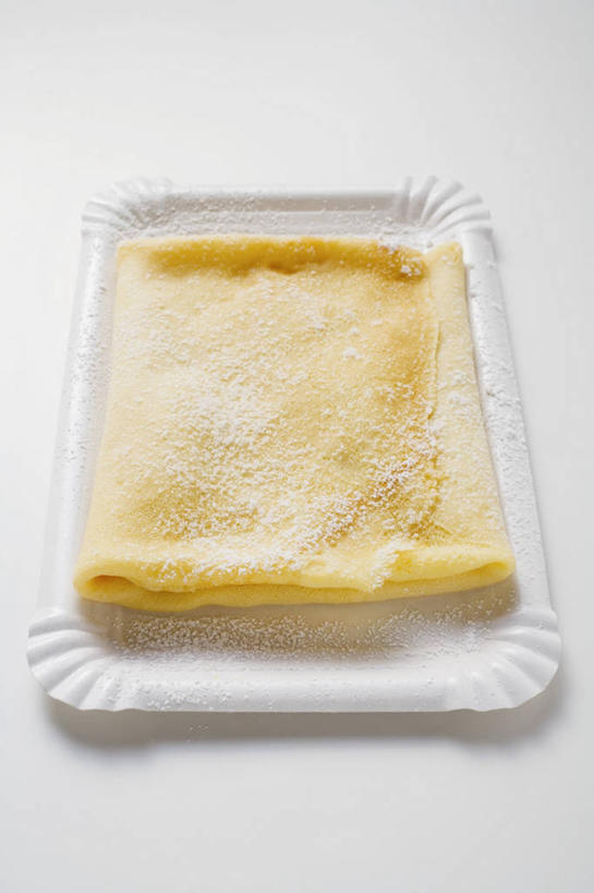 点心,无人,竖图,俯视,室内,特写,白天,白色背景,餐桌,桌子,餐具,阴影,反射,碟子,粉末,盘,影子,调料,食品,糖,调味品,调味料,文化,小吃,食物,糕点,一个,盘子,碟,甜食,粉,摄影,影棚,单个,餐台,薄饼,粉状,粉剂,法国薄饼,彩图,高角度拍摄,影棚拍摄,拍摄