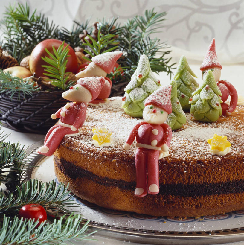 点心,无人,竖图,俯视,室内,特写,白天,下午茶,餐桌,桌子,餐具,雕塑,圣诞节,圣诞老人,阴影,节日,庆祝,艺术,装饰,反射,雕刻,雕像,碟子,盘,影子,食品,文化,装饰品,食物,糕点,一个,盘子,装饰物,工艺品,碟,庆典,单个,餐台,纪念,华丽,修饰,美术,点缀,主题,饰物,陈列,功能,美学,衬托,美观,雅致,雅观,彩图,高角度拍摄,蛋糕