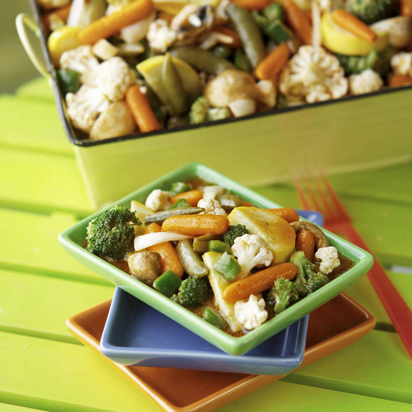 无人,方图,俯视,室内,特写,白天,烹饪,中餐,桌面,桌子,萝卜,胡萝卜,蔬菜,餐具,阴影,新鲜,反射,木制,碟子,盘,影子,陶瓷,花菜,花椰菜,西兰花,料理,食品,陶瓷制品,菜肴,美食,食物,三个,一个,绿色,盘子,木制品,容器,碟,碗,中式,佳肴,有机食品,绿色食品,单个,储藏,椰菜花,储存,甘蓝花,红萝卜,甘荀,彩图,高角度拍摄,贮存