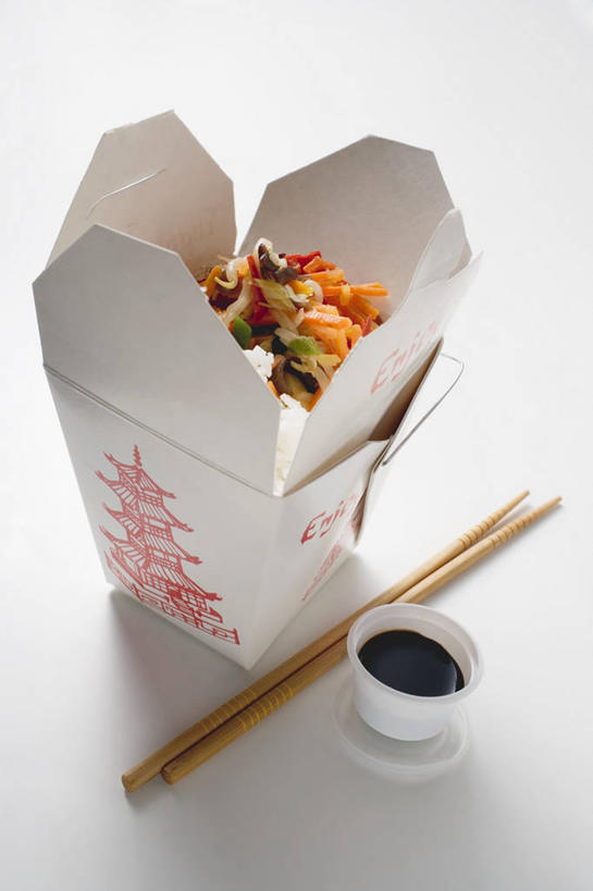 无人,竖图,俯视,室内,特写,白天,白色背景,烹饪,中餐,筷子,蔬菜,餐具,一双,阴影,新鲜,反射,碟子,盘,影子,纸盒,塑料,调料,料理,食品,调味品,调味料,文化,传统,酱油,菜肴,美食,盒子,食物,包装盒,盘子,容器,塑料制品,碟,碗,中式,摄影,佳肴,有机食品,绿色食品,影棚,储藏,礼节,储存,礼仪,豉油,进餐用具,彩图,高角度拍摄,影棚拍摄,拍摄,贮存