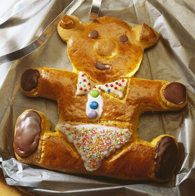 点心,无人,竖图,俯视,室内,特写,白天,游戏,桌面,桌子,熊,玩具,圣诞节,阴影,节日,庆祝,人形,反射,木制,包装,包装纸,玩偶,影子,纸,食品,甜点,泰迪熊,纸张,玩,文化,娱乐,食物,糕点,木制品,玩具熊,饼干,甜食,零食,庆典,休闲,益智,毛绒玩具,纪念,安慰,包装材料,牛皮纸,发泄,消遣,酥饼,姜饼,宣泄,姜饼人,装饰饼干,罗斯福熊,玩耍,嬉戏,彩图,高角度拍摄