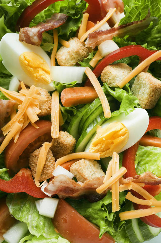 点心,面包,奶酪,无人,竖图,俯视,室内,特写,白天,餐桌,桌子,蔬菜,一堆,阴影,堆叠,堆积,新鲜,反射,影子,生菜,莴苣,蛋,鸡蛋,生食,蔬菜沙拉,干酪,起司,沙拉,食品,面点,芝士,营养,色拉,沙律,食物,糕点,乳酪,有机食品,绿色食品,餐台,色拉酱,堆,乳制品,千岛酱,发酵,草鸡蛋,春菜,鹅仔菜,莴仔菜,千金菜,卵,叶用莴苣,奶油生菜,彩图,高角度拍摄