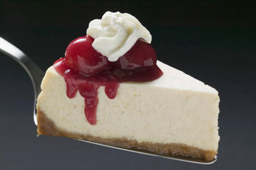 点心,无人,横图,俯视,室内,特写,白天,下午茶,樱桃,水果,一把,一块,阴影,黑色背景,新鲜,反射,影子,勺子,生食,食品,甜点,甜品,果实,食物,糕点,调羹,汤匙,果酱,甜食,奶油,摄影,有机食品,绿色食品,影棚,乳制品,果子酱,激凌,克林姆,淇淋,樱珠,莺桃,英桃,楔桃,牛桃,荆桃,彩图,高角度拍摄,影棚拍摄,拍摄,蛋糕