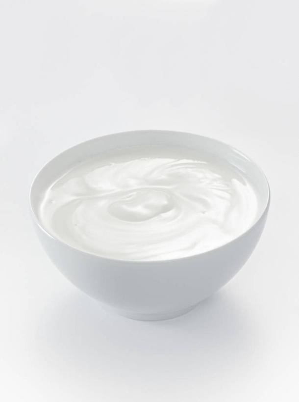 牛奶,无人,竖图,俯视,室内,特写,白天,白色背景,桌面,桌子,阴影,反射,木制,影子,陶瓷,陶瓷制品,饮品,营养,酸奶,饮料,一个,木制品,容器,碗,摄影,影棚,单个,储藏,乳制品,奶,储存,发酵,优格,优酪乳,彩图,高角度拍摄,影棚拍摄,拍摄,贮存