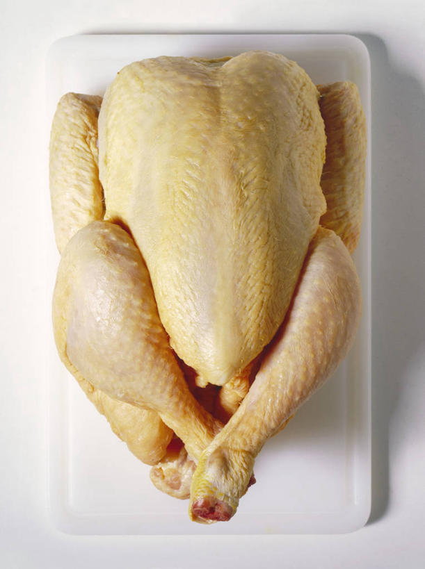 无人,竖图,俯视,室内,特写,白天,白色背景,餐桌,桌子,阴影,反射,影子,鸡肉,肉,案板,肉类,砧板,一个,白色,摄影,影棚,单个,餐台,肉食,彩图,高角度拍摄,影棚拍摄,拍摄