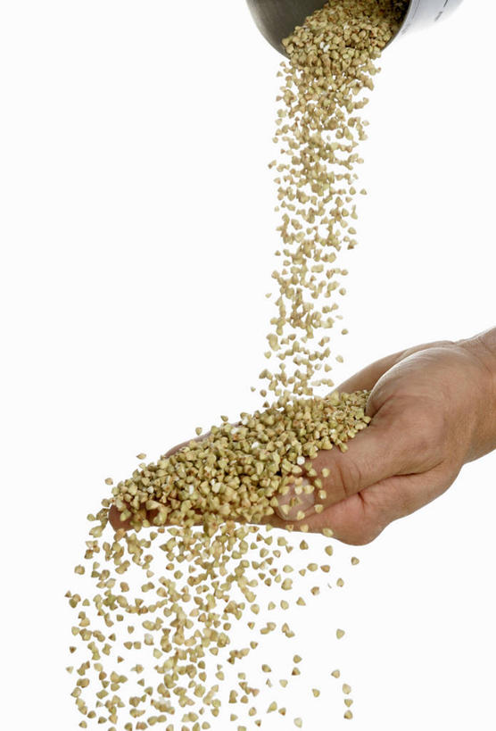 西方人,手,一个人,投,捧,竖图,室内,特写,白天,白色背景,侧面,农作物,欧洲,欧洲人,仅一个年轻女性,仅一个女性,仅一个人,阴影,反射,影子,谷物,荞麦,手部,摄影,影棚,单手,年轻女性,女人,女性,白种人,端,端着,抛,捧着,扔,撒,手捧,掷,半身,彩图,影棚拍摄,拍摄