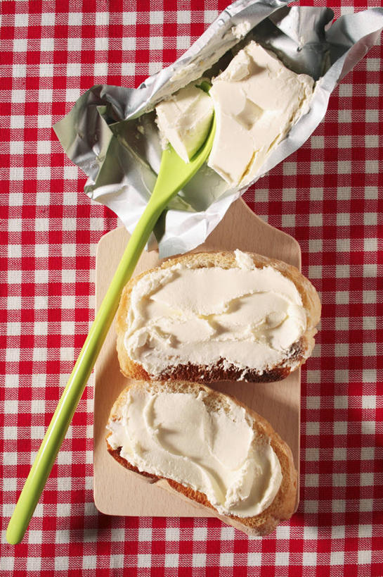 芥末,奶酪,无人,竖图,俯视,室内,特写,白天,烹饪,西餐,桌面,桌子,餐具,阴影,反射,木制,布料,碟子,方格,格子,盘,影子,调料,酱料,酱汁,佐料,干酪,起司,三明治,料理,食品,调味品,芝士,营养,调味料,布纹,酱,菜肴,美食,桌布,食物,红色,盘子,餐巾,木制品,碟,台布,快餐,乳酪,西式,佳肴,乳制品,发酵,西式快餐,芥末酱,三文治,彩图,高角度拍摄,法式芥末,法式芥末酱,芥辣,芥辣酱