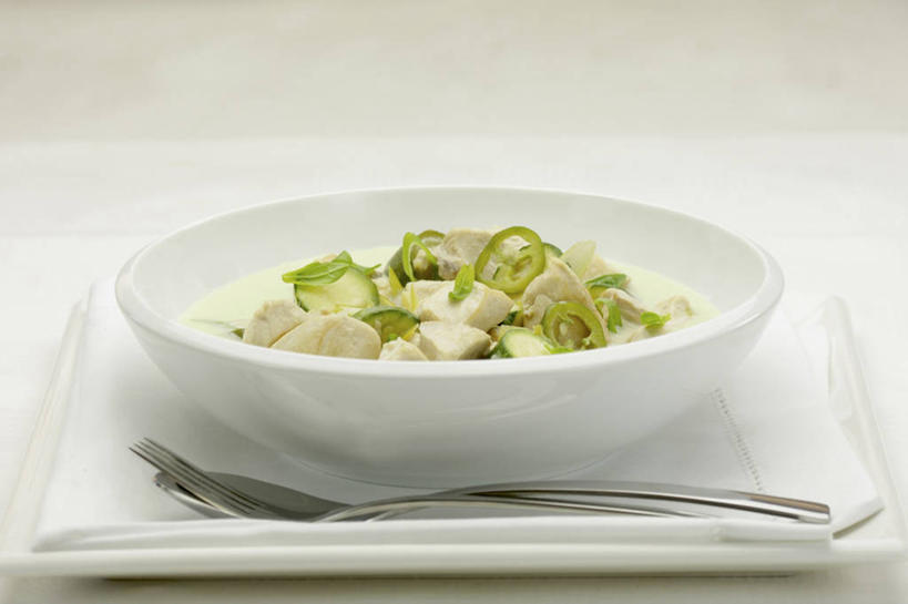 咖哩,无人,横图,俯视,室内,特写,白天,白色背景,烹饪,餐桌,桌子,土豆,餐具,一堆,许多,阴影,堆叠,堆积,反射,叉子,碟子,盘,影子,勺子,陶瓷,调料,鸡肉,肉,料理,食品,陶瓷制品,调味品,很多,调味料,咖喱,菜肴,美食,肉类,食物,盘子,容器,调羹,碟,汤匙,碗,四个,摄影,佳肴,影棚,餐台,储藏,堆,储存,肉食,咖喱鸡,咖喱鸡块,餐叉,馍馍蛋,印度菜,印度料理,进餐用具,洋芋,山药蛋,马铃薯,彩图,高角度拍摄,影棚拍摄,拍摄,贮存