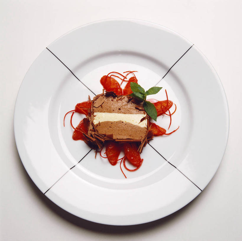 无人,横图,俯视,室内,特写,白天,白色背景,餐桌,桌子,柑橘,餐具,水果,阴影,新鲜,反射,碟子,盘,影子,生食,食品,糖,糖果,甜点,甜品,果实,食物,一个,盘子,碟,甜食,巧克力,摄影,有机食品,绿色食品,影棚,单个,餐台,朱古力,血橙,橘子,桔子,橙子,橙,彩图,高角度拍摄,影棚拍摄,拍摄