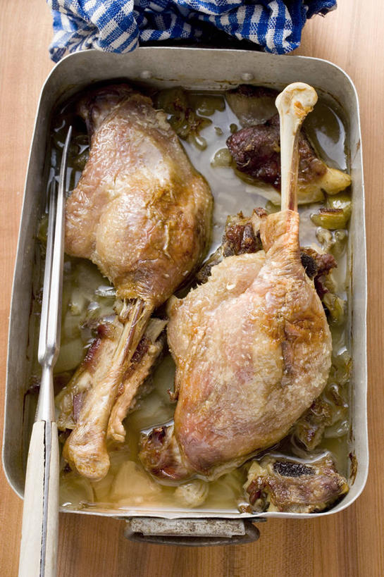 无人,竖图,俯视,室内,特写,白天,烹饪,餐桌,桌子,蔬菜,厨具,金属制品,阴影,新鲜,反射,金属,锅子,影子,肉,汤,食品,锅,肉类,食物,两个,一个,有机食品,绿色食品,单个,餐台,锅具,肉食,烹饪用具,烹调用具,烹调,彩图,高角度拍摄,鹅肉