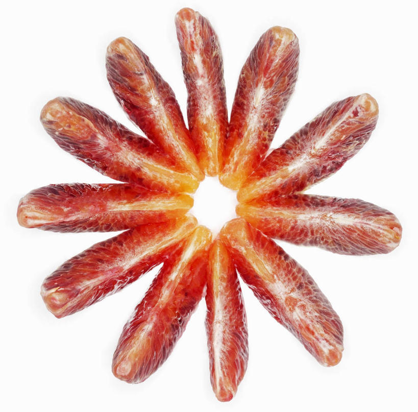 无人,横图,俯视,室内,特写,白天,白色背景,餐桌,桌子,柑橘,水果,切开,阴影,新鲜,反射,影子,生食,食品,果实,食物,红色,切,摄影,有机食品,绿色食品,影棚,餐台,血橙,剖面,切面,橘子,桔子,橙子,橙,彩图,高角度拍摄,影棚拍摄,拍摄