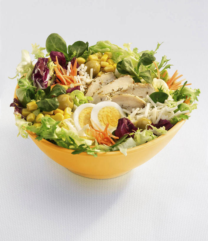 无人,竖图,俯视,室内,特写,白天,白色背景,玉米,餐桌,桌子,蔬菜,一堆,许多,阴影,堆叠,堆积,新鲜,反射,棒子,影子,陶瓷,生菜,莴苣,玉蜀黍,蛋,鸡蛋,鸡肉,肉,生食,蔬菜沙拉,沙拉,食品,陶瓷制品,色拉,沙律,肉类,食物,一个,容器,碗,摄影,有机食品,绿色食品,影棚,单个,餐台,色拉酱,储藏,堆,苞米,储存,千岛酱,苞芦,横截面,剖面,肉食,苞谷,春菜,鹅仔菜,莴仔菜,千金菜,包谷,大蜀黍,番麦,薏米包,玉高粱,玉麦,珍珠米,卵,叶用莴苣,截面,截面图形,彩图,高角度拍摄,影棚拍摄,拍摄,贮存