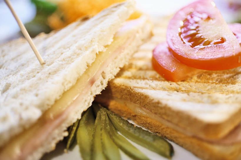 点心,面包,无人,横图,俯视,室内,特写,白天,烹饪,西餐,植物,豆,蔬菜,西红柿,阴影,朦胧,模糊,新鲜,反射,影子,豆类,豆子,三明治,料理,食品,面点,豆角,豇豆,菜肴,美食,食物,糕点,快餐,西式,佳肴,有机食品,绿色食品,羊角,西式快餐,豆科,三文治,饭豆,线豆,角豆,腰豆,长豆,带豆,江豆,裙带豆,番茄,彩图,高角度拍摄