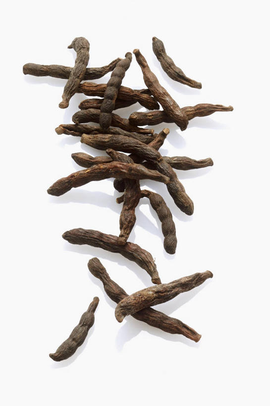 无人,竖图,俯视,室内,特写,白天,白色背景,餐桌,桌子,许多,阴影,反射,影子,调料,调味,香料,佐料,褐色,黑胡椒,调味品,很多,调味料,摄影,影棚,餐台,配料,作料,胡椒,彩图,高角度拍摄,影棚拍摄,拍摄