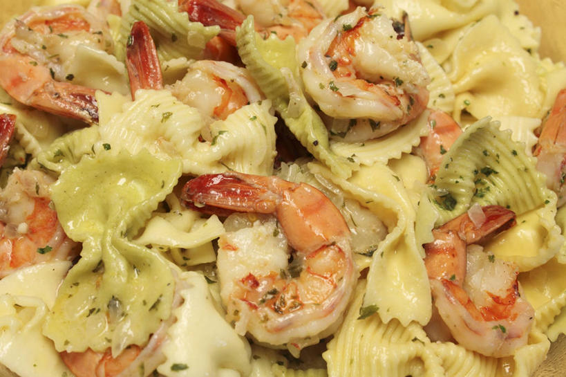 面食,面条,奶酪,意大利面,无人,横图,俯视,室内,特写,白天,西餐,一堆,许多,阴影,堆叠,堆积,反射,影子,面,虾,干酪,起司,料理,食品,芝士,营养,食物,乳酪,西式,摄影,影棚,堆,蝴蝶面,乳制品,发酵,斑节对虾,斑节虾,日本对虾,竹节虾,彩图,高角度拍摄,影棚拍摄,拍摄