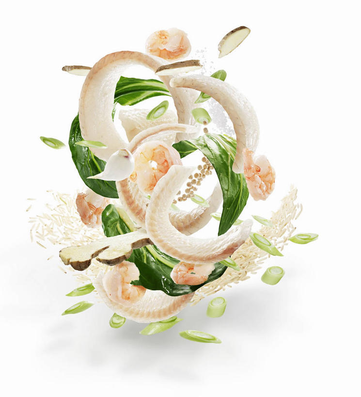 无人,竖图,俯视,室内,特写,白天,白色背景,桌面,桌子,姜,蔬菜,阴影,新鲜,反射,木制,影子,虾,食品,甜菜,食物,木制品,摄影,有机食品,绿色食品,影棚,下降,止咳,降落,斑节对虾,斑节虾,止痛,菾菜,解毒,日本对虾,竹节虾,降低,下跌,下落,发汗,温肺,温胃,行气,止呕,百辣云,生姜,老姜,彩图,高角度拍摄,影棚拍摄,拍摄,散寒