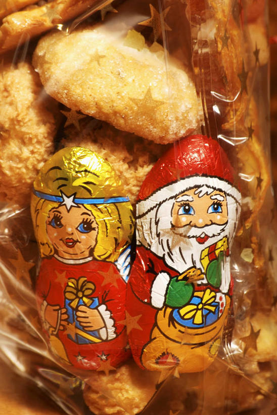 点心,无人,竖图,室内,特写,白天,正面,圣诞节,一堆,许多,圣诞老人,阴影,堆叠,堆积,节日,庆祝,反射,包装,包装纸,影子,纸,塑料,食品,纸张,文化,食物,塑料制品,饼干,零食,庆典,纪念,堆,包装材料,彩图