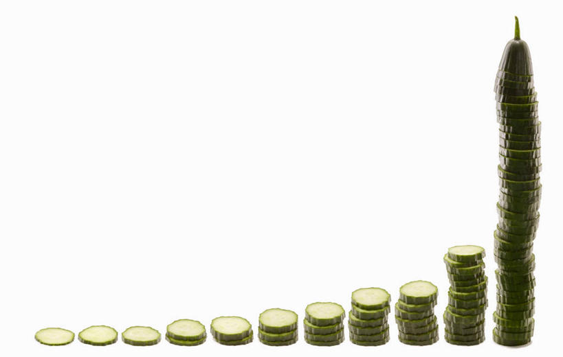 无人,横图,室内,特写,白天,白色背景,正面,餐桌,桌子,黄瓜,蔬菜,一堆,一排,许多,阴影,堆叠,堆积,新鲜,整齐,反射,影子,食品,食物,排列,摄影,有机食品,绿色食品,影棚,餐台,堆,队列,横截面,剖面,截面,截面图形,青瓜,胡瓜,彩图,影棚拍摄,拍摄